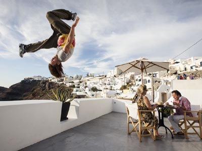 Ζωντανά στη zougla.gr ο αγώνας parkour της Σαντορίνης